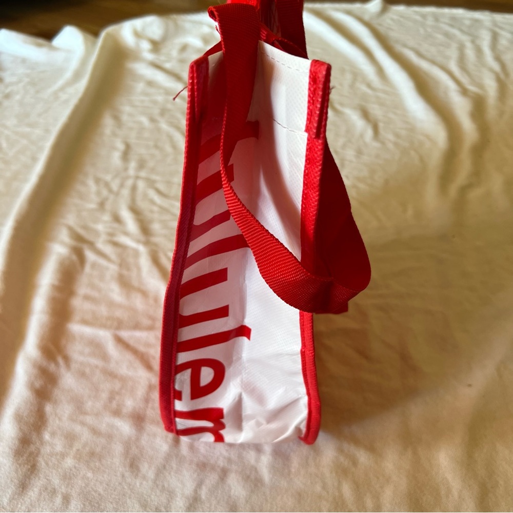 Lululemon red and white bag - Picture 8 of 9